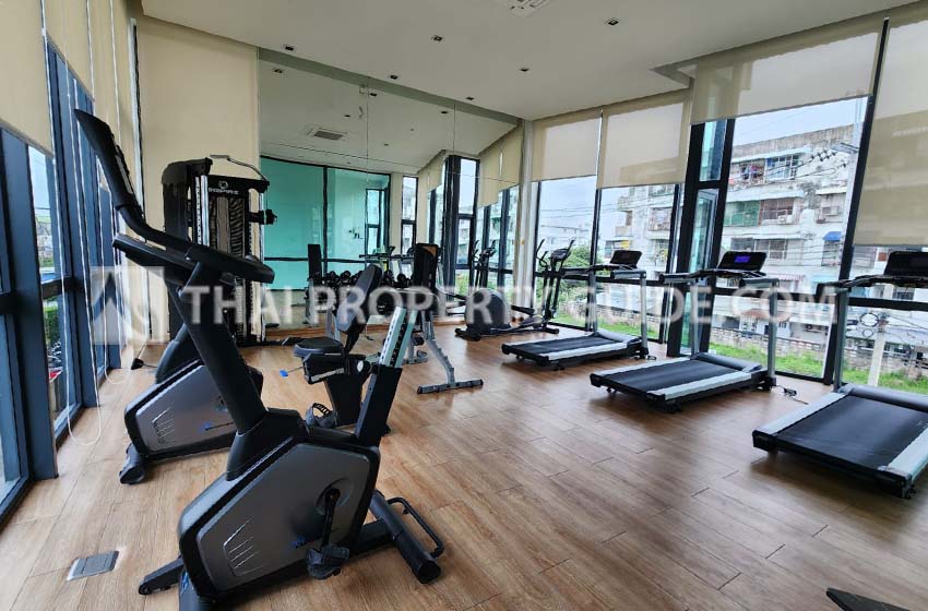 House with Shared Pool in Phaholyothin 
